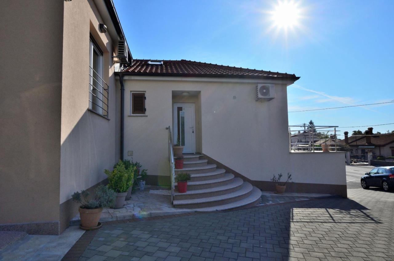 Apartments Golden Hour Jurdani Exterior photo