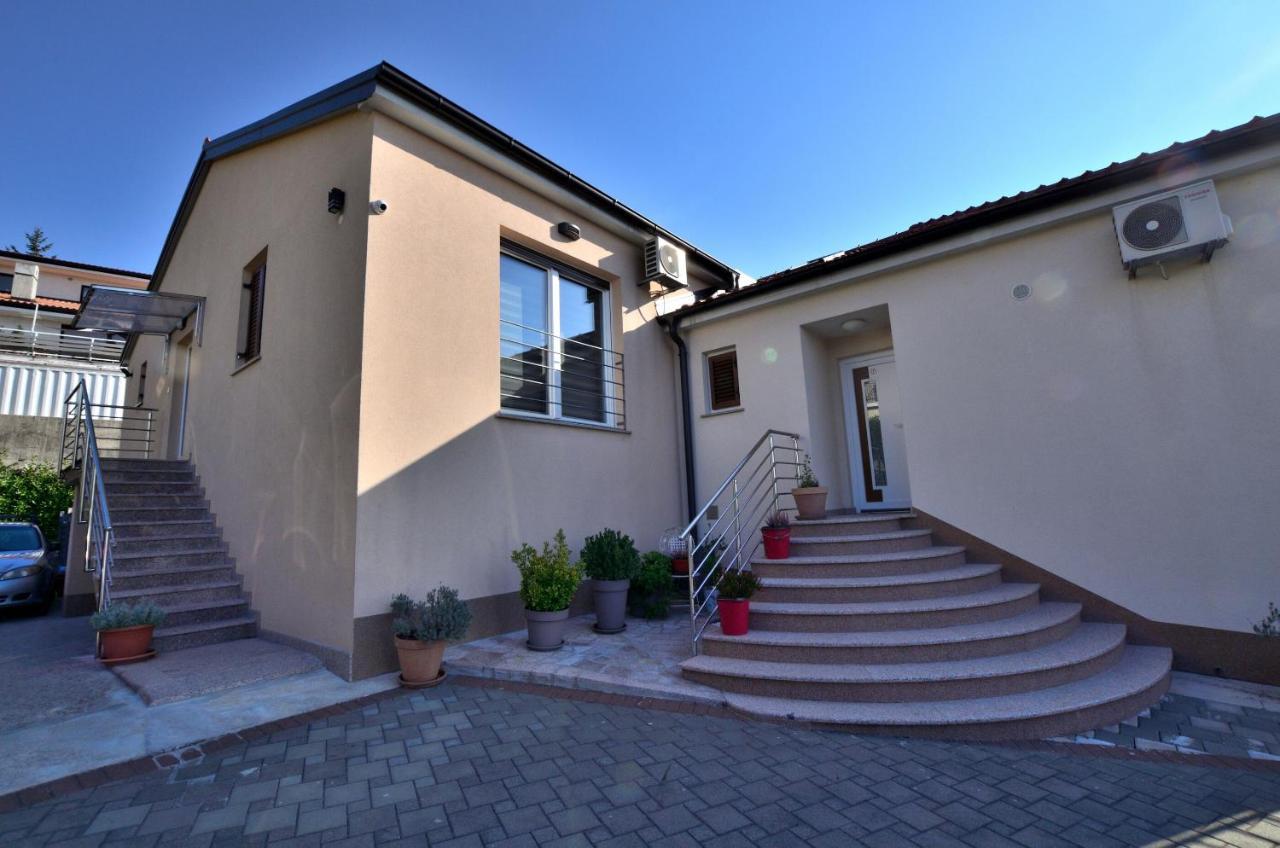 Apartments Golden Hour Jurdani Exterior photo